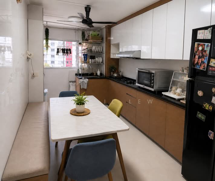 133 Lorong Ah Soo, 133 Lorong Ah Soo, 3 Bedrooms, 1,119 sqft, HDB Flat For Sale, by Abigail Lew, 500157766 - Kitchen - PropertyGuru.com.sg