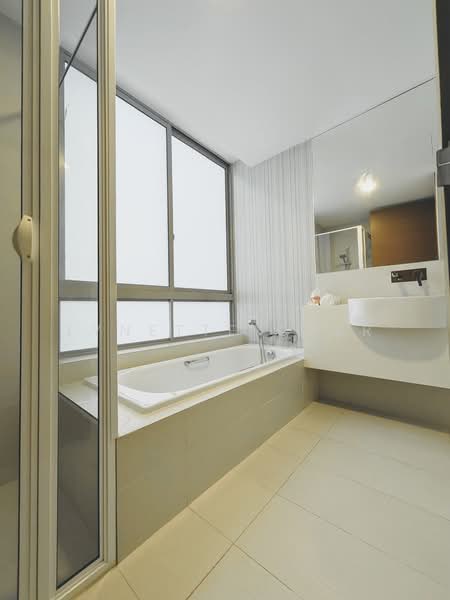 The Wharf Residence, 15 Tong Watt Road, 2 Bedrooms, 1,033 sqft, Condominium For Rent, by Lynette Cher, 500157776 - Bathroom - PropertyGuru.com.sg