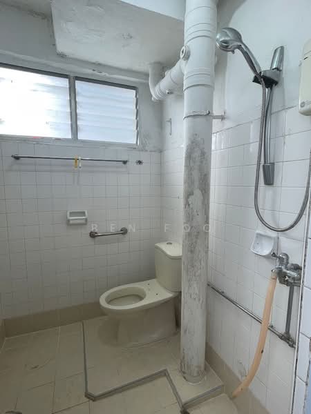 134 Bukit Batok West Avenue 6, 134 Bukit Batok West Avenue 6, 2 Bedrooms, 731 sqft, HDB Flat For Rent, by Ben Foo, 500157806 - Bathroom - PropertyGuru.com.sg