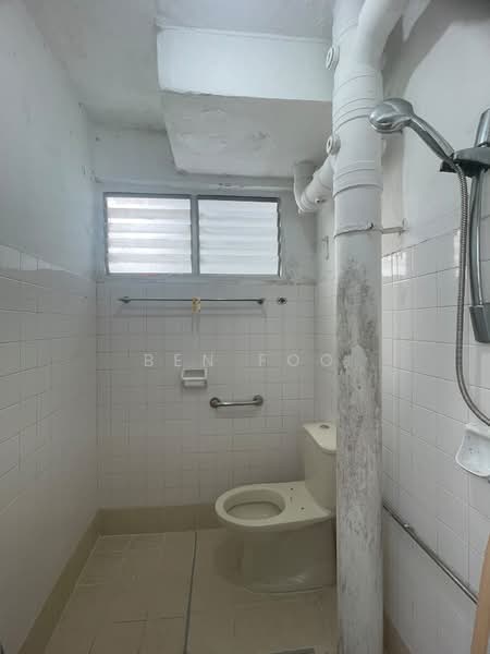134 Bukit Batok West Avenue 6, 134 Bukit Batok West Avenue 6, 2 Bedrooms, 731 sqft, HDB Flat For Rent, by Ben Foo, 500157806 - Bathroom - PropertyGuru.com.sg