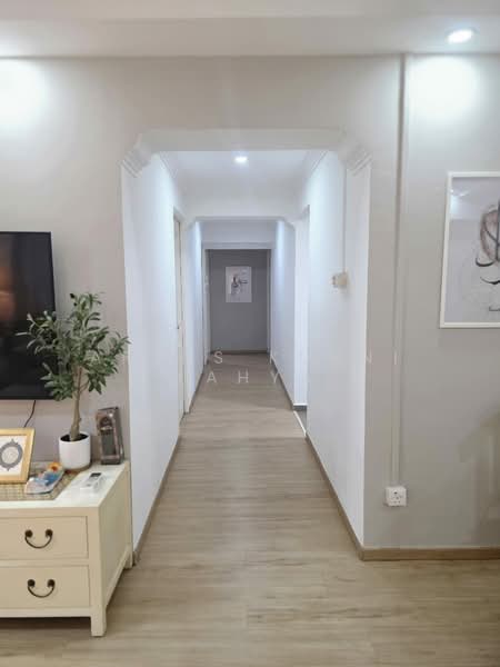 638 Woodlands Ring Road, 638 Woodlands Ring Road, 4 Bedrooms, 1,302 sqft, HDB Flat For Sale, by ARWIS KURNI YAHYA, 500157813 - Corridor - PropertyGuru.com.sg