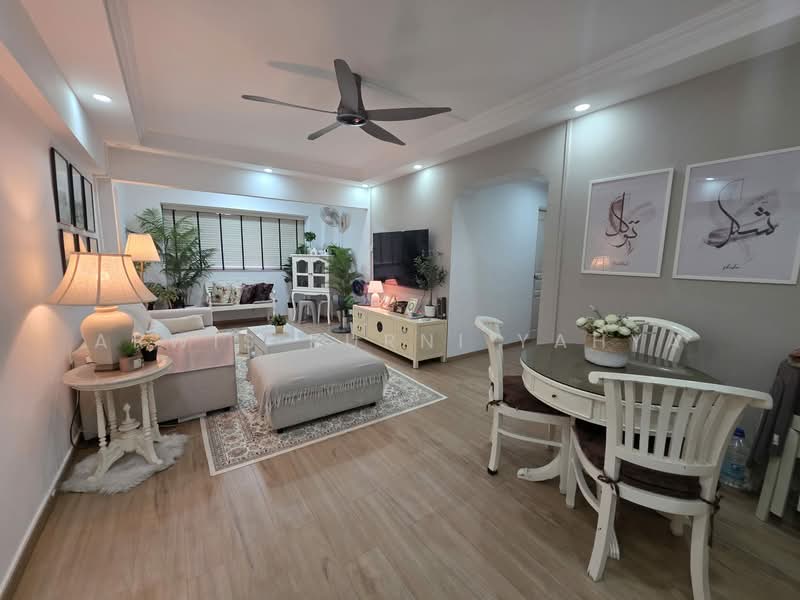 638 Woodlands Ring Road, 638 Woodlands Ring Road, 4 Bedrooms, 1,302 sqft, HDB Flat For Sale, by ARWIS KURNI YAHYA, 500157813 - Living Room - PropertyGuru.com.sg