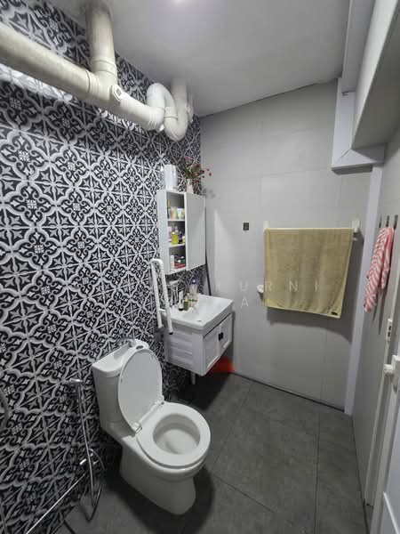 638 Woodlands Ring Road, 638 Woodlands Ring Road, 4 Bedrooms, 1,302 sqft, HDB Flat For Sale, by ARWIS KURNI YAHYA, 500157813 - Bathroom - PropertyGuru.com.sg