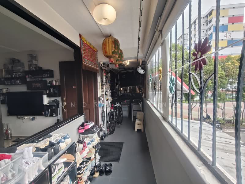 37 Teban Gardens Road, 37 Teban Gardens Road, 2 Bedrooms, 807 sqft, HDB Flat For Sale, by Andrew Yong, 500157815 - Balcony - PropertyGuru.com.sg