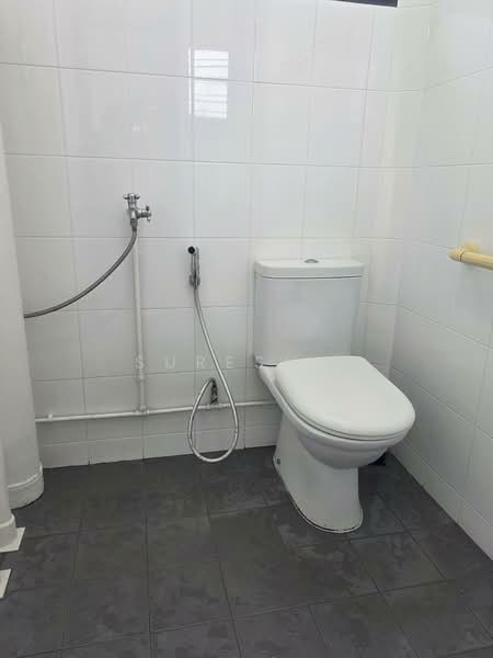 134 Yishun Street 11, 134 Yishun Street 11, 2 Bedrooms, 721 sqft, HDB Flat For Sale, by Suresh ., 500157824 - Bathroom - PropertyGuru.com.sg