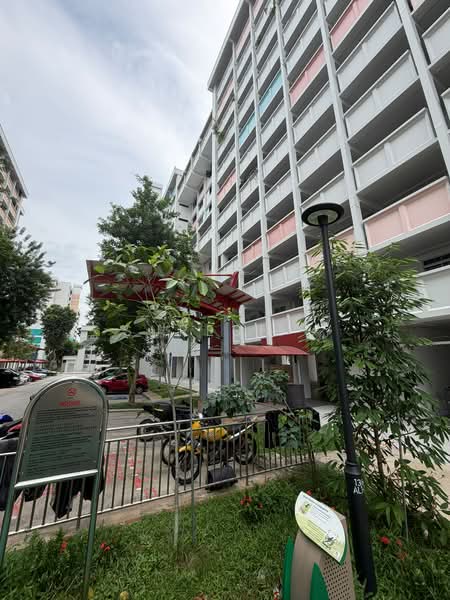 134 Yishun Street 11, 134 Yishun Street 11, 2 Bedrooms, 721 sqft, HDB Flat For Sale, by Suresh ., 500157824 - Exterior - PropertyGuru.com.sg