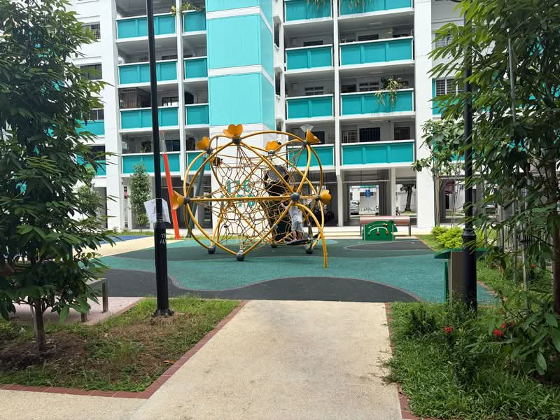 134 Yishun Street 11, 134 Yishun Street 11, 2 Bedrooms, 721 sqft, HDB Flat For Sale, by Suresh ., 500157824 - Exterior - PropertyGuru.com.sg