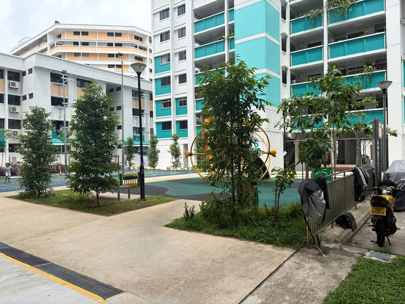 134 Yishun Street 11, 134 Yishun Street 11, 2 Bedrooms, 721 sqft, HDB Flat For Sale, by Suresh ., 500157824 - Exterior - PropertyGuru.com.sg