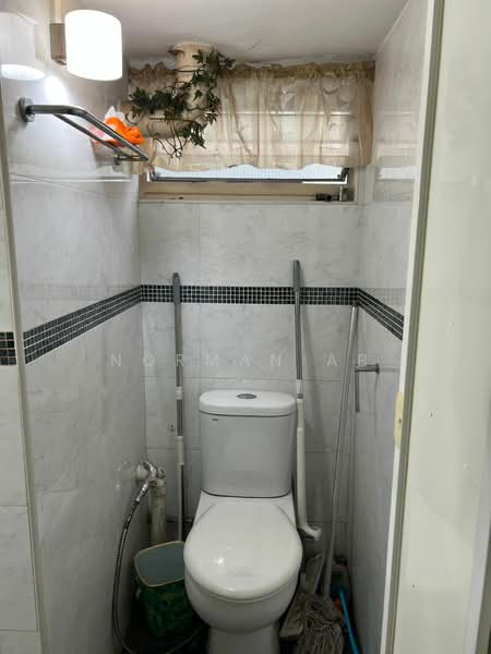 30 New Upper Changi Road, 30 New Upper Changi Road, 2 Bedrooms, 699 sqft, HDB Flat For Sale, by Norman AB, 500157827 - Bathroom - PropertyGuru.com.sg