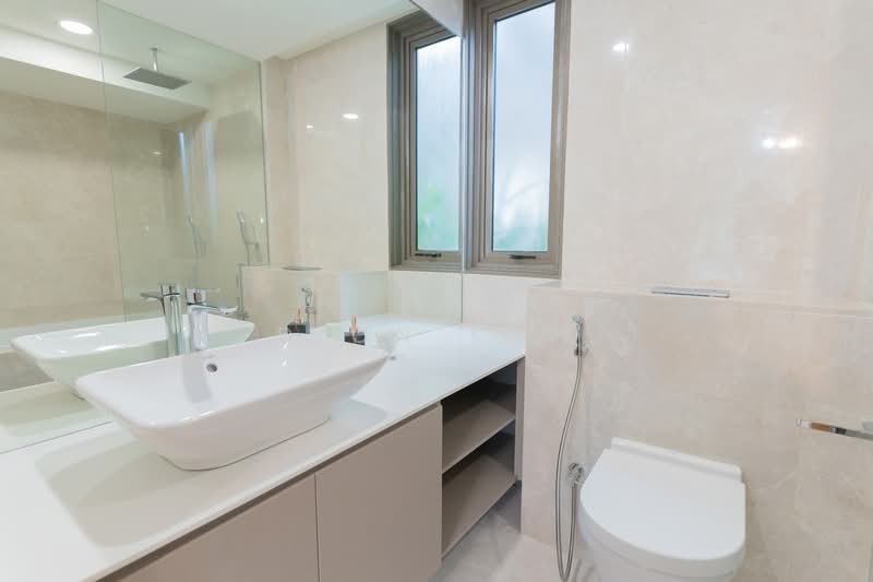 6 Derbyshire, 6 Derbyshire Road, 3 Bedrooms, 1,012 sqft, Condominium For Rent, by Dion Koh, 500157828 - Master Bathroom - PropertyGuru.com.sg