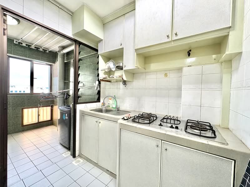 689 Jurong West Central 1, 689 Jurong West Central 1, 3 Bedrooms, 1,270 sqft, HDB Flat For Rent, by Noviana Santoso, 500157835 - Kitchen - PropertyGuru.com.sg