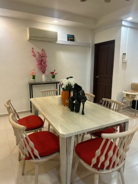 Orchid Park Condominium, 81 Yishun Street 81, 3 Bedrooms, 1,195 sqft, Condominium For Sale, by Doreen Chan, 500157838 - Dining Room - PropertyGuru.com.sg