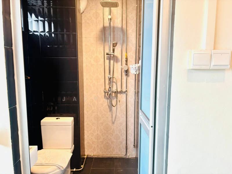 Seran Court, 2A Wolskel Road, Studio, 300 sqft, Apartment For Rent, by Jasper How, 500157840 - Bathroom - PropertyGuru.com.sg