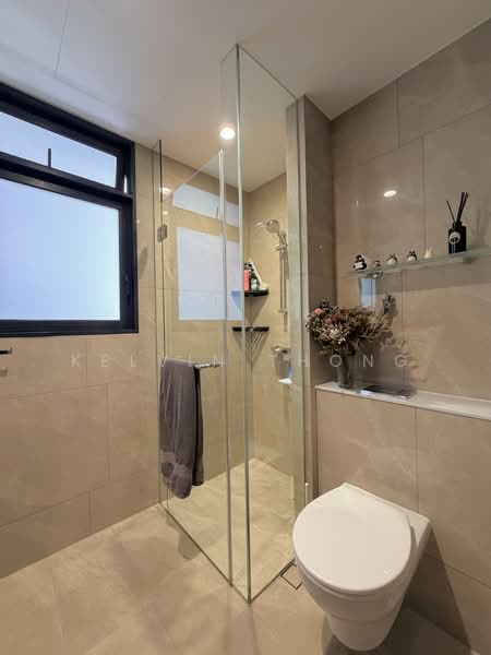 Whistler Grand, 109 West Coast Vale, 3 Bedrooms, 1,066 sqft, Condominium For Sale, by Kelvin Thong, 500157842 - Common bath - PropertyGuru.com.sg