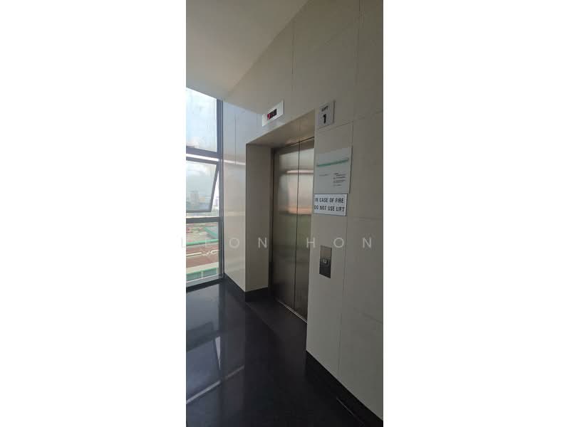 Tradehub 21, 18 Boon Lay Way, 1,600 sqft, Light Industrial (B1) For Rent, by Leon Hon, 500157845 - Corridor - CommercialGuru.com.sg