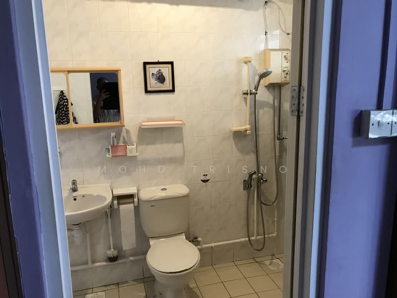 663B Jurong West Street 65, 663B Jurong West Street 65, 3 Bedrooms, 1,184 sqft, HDB Flat For Sale, by Mohd Trisno, 500157851 - Bathroom - PropertyGuru.com.sg