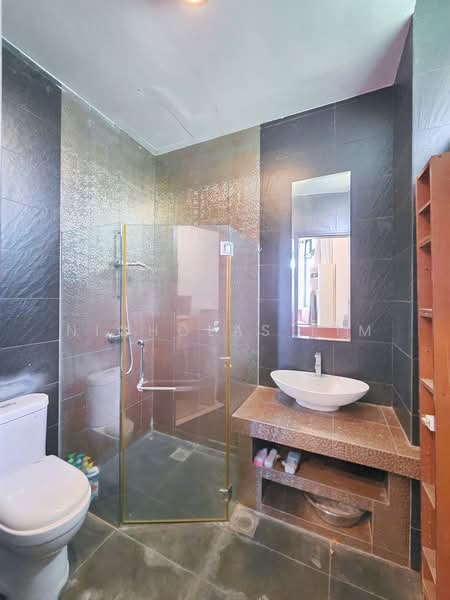 Rare 3.5 Sty Semi Detached, Jalan Bumbong / Jalan Gelegar / Jalan Jendela, 5 Bedrooms, 7,000 sqft, Semi-Detached House For Sale, by Nicholas Lim, 500157863 - Bathroom - PropertyGuru.com.sg