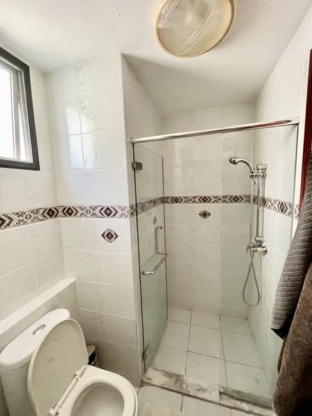 Aspen Heights, 261 River Valley Road, 3 Bedrooms, 1,324 sqft, Condominium For Rent, by Melvin Fang, 500157872 - Common Bathroom - PropertyGuru.com.sg