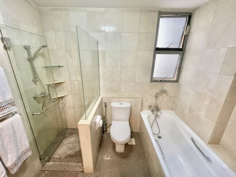 Aspen Heights, 261 River Valley Road, 3 Bedrooms, 1,324 sqft, Condominium For Rent, by Melvin Fang, 500157872 - Master Bathroom - PropertyGuru.com.sg