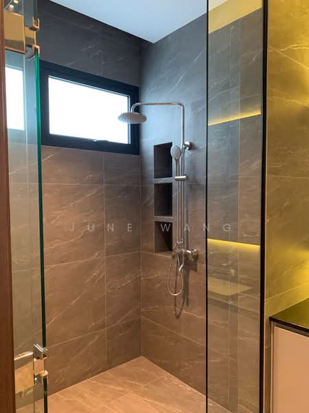 D15 3 storey intermediate terrace with lift @ Joo Chiat, , 5 Bedrooms, 4,384 sqft, Terraced House For Sale, by June Wang, 500157878 - Bathroom - PropertyGuru.com.sg