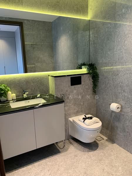 D15 3 storey intermediate terrace with lift @ Joo Chiat, , 5 Bedrooms, 4,384 sqft, Terraced House For Sale, by June Wang, 500157878 - Bathroom - PropertyGuru.com.sg