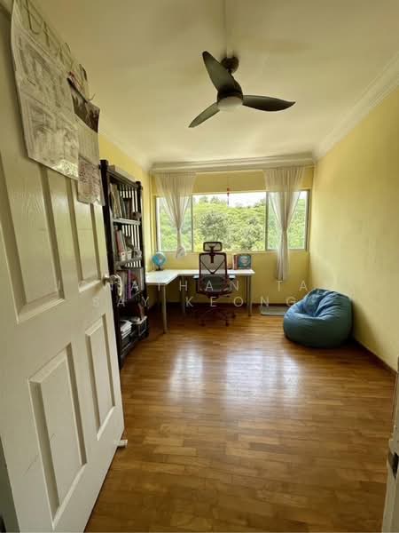 122 Bukit Batok Central, 122 Bukit Batok Central, 4 Bedrooms, 1,560 sqft, HDB Flat For Sale, by Jonathan Tan Say Keong, 500157887 - PropertyGuru.com.sg