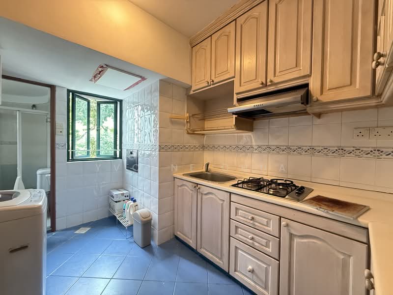 Surrey Court, 12 Surrey Court, 4 Bedrooms, 1,650 sqft, Condominium For Rent, by Yvonne Chua, 500157922 - Kitchen - PropertyGuru.com.sg