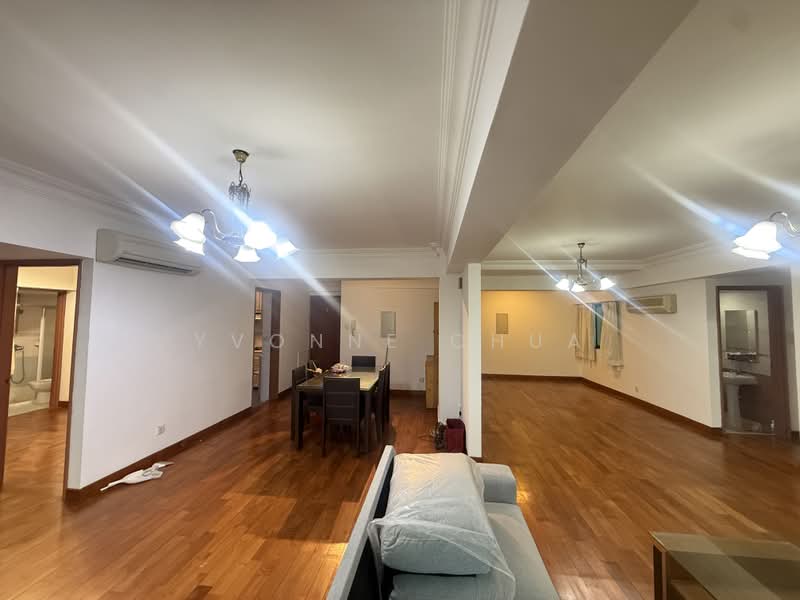 Surrey Court, 12 Surrey Court, 4 Bedrooms, 1,650 sqft, Condominium For Rent, by Yvonne Chua, 500157922 - Living Room - PropertyGuru.com.sg