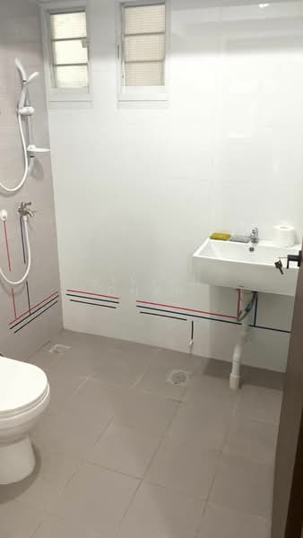 619A Tampines Street 61, 619A Tampines Street 61, 3 Bedrooms, 1,216 sqft, HDB Flat For Rent, by VIVIAN Chan, 500157930 - Bathroom - PropertyGuru.com.sg
