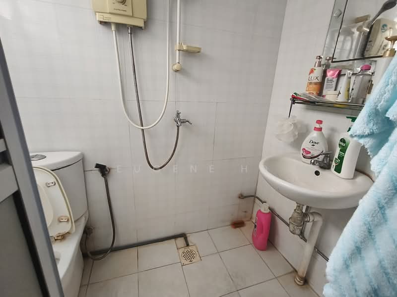 293 Yishun Street 22, 293 Yishun Street 22, Room Rental, 120 sqft, HDB Flat For Rent, by Eugene Ho, 500157939 - Bathroom - PropertyGuru.com.sg