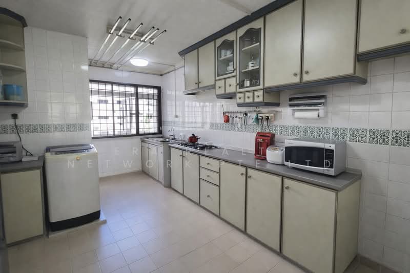 486 Pasir Ris Drive 4, 486 Pasir Ris Drive 4, 4 Bedrooms, 1,335 sqft, HDB Flat For Sale, by MARTIN, 500157940 - Kitchen - PropertyGuru.com.sg