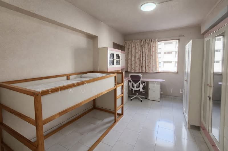 486 Pasir Ris Drive 4, 486 Pasir Ris Drive 4, 4 Bedrooms, 1,335 sqft, HDB Flat For Sale, by MARTIN, 500157940 - Bedroom - PropertyGuru.com.sg