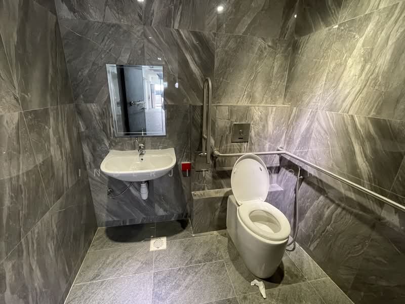 Arab Street, Arab Street, 2,665 sqft, Shop / Shophouse For Rent, by Inderjit Singh, 500157948 - Bathroom - CommercialGuru.com.sg