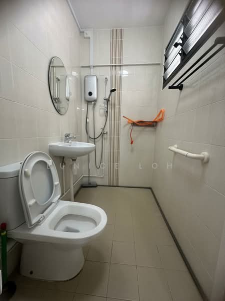 350 Bukit Batok Street 34, 350 Bukit Batok Street 34, 3 Bedrooms, 904 sqft, HDB Flat For Rent, by Eunice Loh, 500157951 - Bathroom - PropertyGuru.com.sg