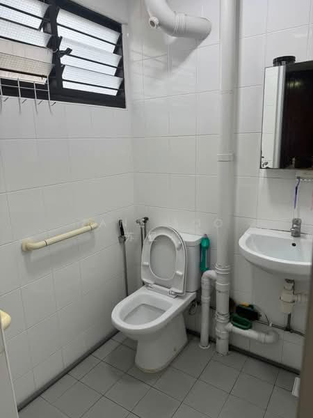 220 Yishun Street 21, 220 Yishun Street 21, 2 Bedrooms, 721 sqft, HDB Flat For Rent, by Zane Soo 苏昱能, 500157958 - Bathroom - PropertyGuru.com.sg