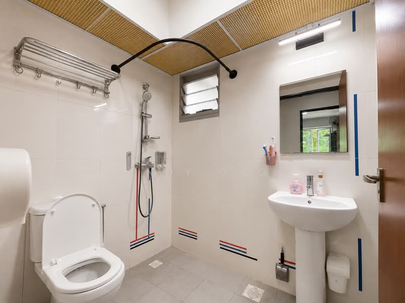 233B Sumang Lane, 233B Sumang Lane, 3 Bedrooms, 1,001 sqft, HDB Flat For Sale, by Andy Ong, 500157965 - Common Bathroom - PropertyGuru.com.sg