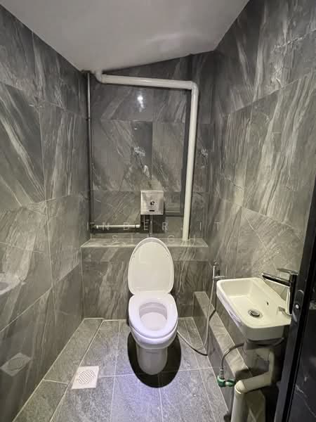 Arab Street, , 1,740 sqft, Office For Rent, by Inderjit Singh, 500157967 - Bathroom - CommercialGuru.com.sg