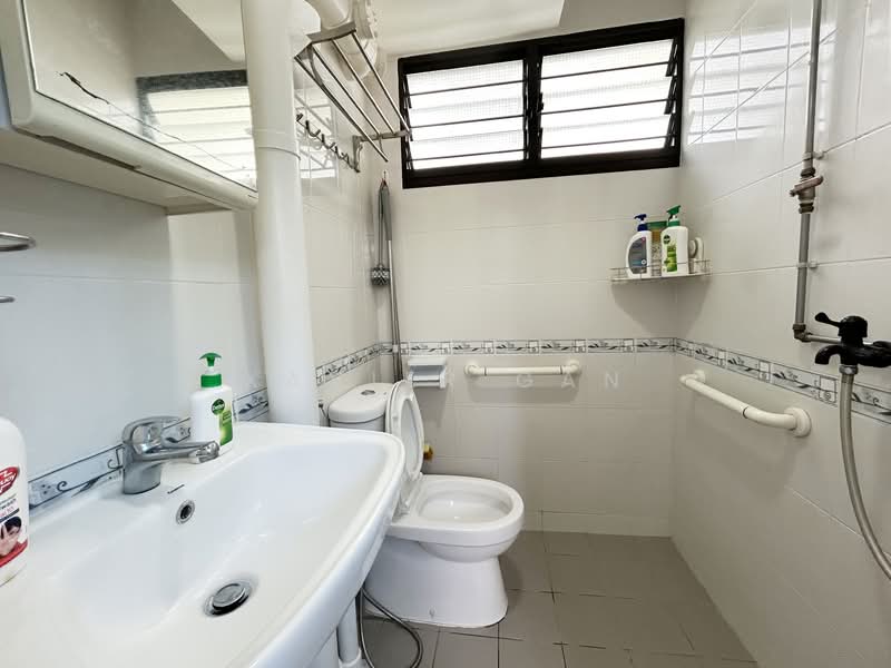 468 Ang Mo Kio Avenue 10, 468 Ang Mo Kio Avenue 10, Room Rental, 300 sqft, HDB Flat For Rent, by Xavier Gan, 500157973 - Bathroom - PropertyGuru.com.sg