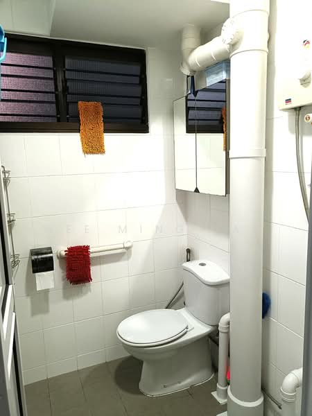422 Bedok North Road, 422 Bedok North Road, Room Rental, 120 sqft, HDB Flat For Rent, by Wee Ming Hao, 500157983 - Bathroom - PropertyGuru.com.sg