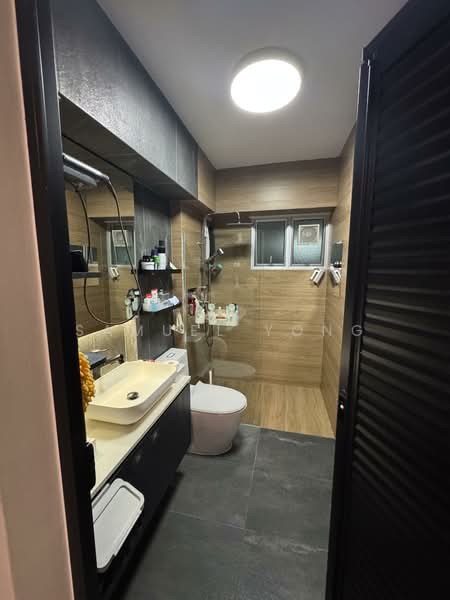 523 Woodlands Drive 14, 523 Woodlands Drive 14, 3 Bedrooms, 1,386 sqft, HDB Flat For Sale, by Samuel Yong, 500157986 - Bathroom - PropertyGuru.com.sg