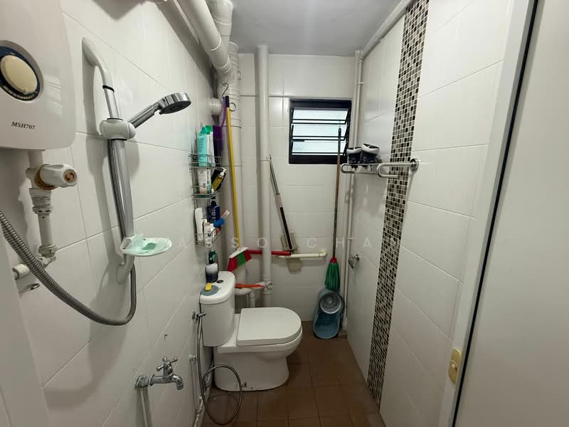 445 Tampines Street 42, 445 Tampines Street 42, 2 Bedrooms, 689 sqft, HDB Flat For Sale, by Tasso Chan, 500157990 - Bathroom - PropertyGuru.com.sg