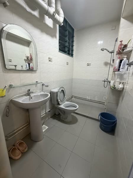454 Choa Chu Kang Avenue 4, 454 Choa Chu Kang Avenue 4, 3 Bedrooms, 1,324 sqft, HDB Flat For Sale, by Cynthia Neo, 500157999 - Bathroom - PropertyGuru.com.sg