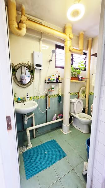 621 Bedok Reservoir Road, 621 Bedok Reservoir Road, 3 Bedrooms, 1,302 sqft, HDB Flat For Sale, by Ina Sultan, 500158001 - Bathroom - PropertyGuru.com.sg
