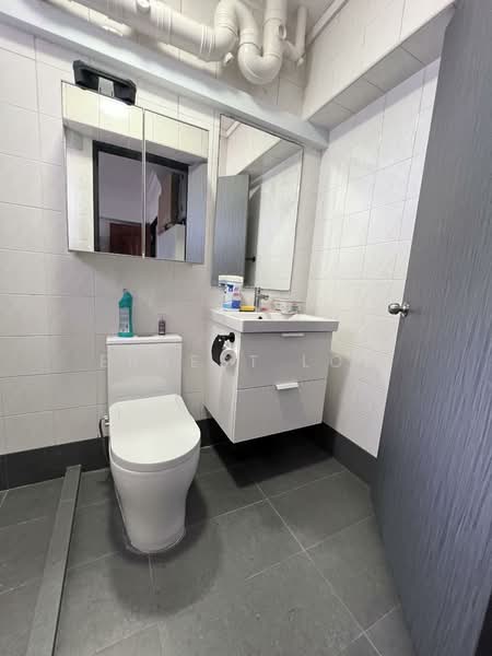 234 Compassvale Walk, 234 Compassvale Walk, 3 Bedrooms, 1,076 sqft, HDB Flat For Rent, by Ernest Low, 500158002 - Master Bathroom - PropertyGuru.com.sg