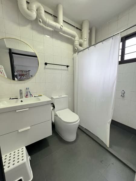 234 Compassvale Walk, 234 Compassvale Walk, 3 Bedrooms, 1,076 sqft, HDB Flat For Rent, by Ernest Low, 500158002 - Common bath - PropertyGuru.com.sg