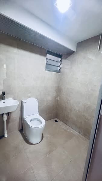 424C Yishun Avenue 11, 424C Yishun Avenue 11, 3 Bedrooms, 990 sqft, HDB Flat For Sale, by Aby Hoe 何惠冰, 500158005 - Bathroom - PropertyGuru.com.sg