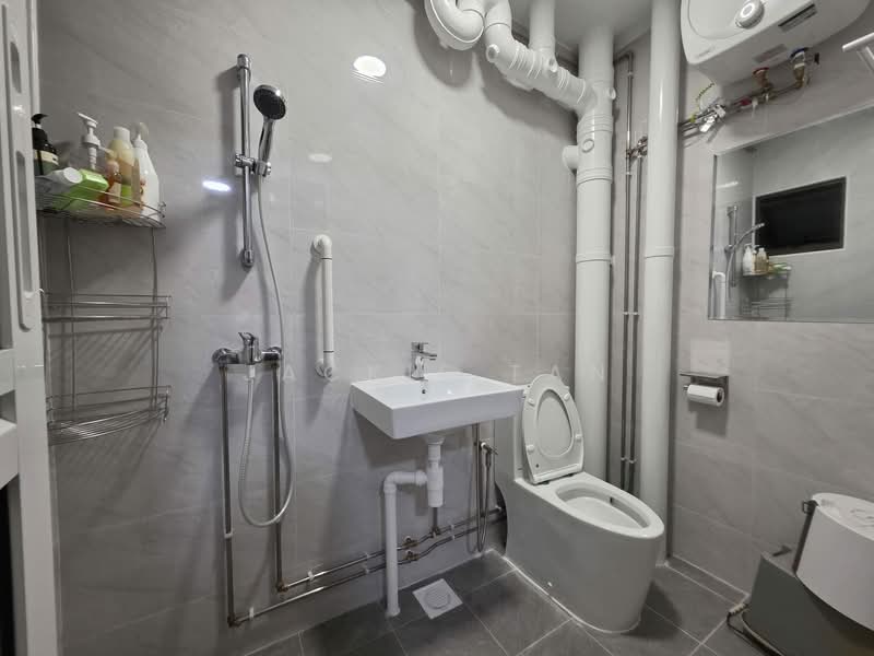 618 Ang Mo Kio Avenue 4, 618 Ang Mo Kio Avenue 4, Room Rental, 120 sqft, HDB Flat For Rent, by JACKIE TAN, 500158006 - Bathroom - PropertyGuru.com.sg