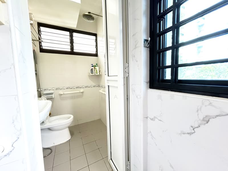 468 Ang Mo Kio Avenue 10, 468 Ang Mo Kio Avenue 10, Room Rental, 350 sqft, HDB Flat For Rent, by Faith Huang 黄愛雁, 500158015 - Bathroom - PropertyGuru.com.sg