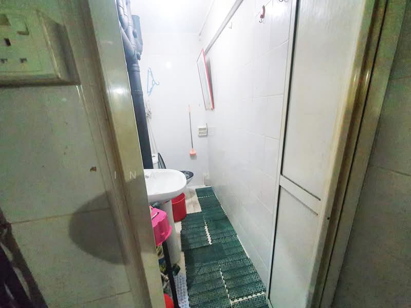 35 Jalan Bahagia, 35 Jalan Bahagia, Room Rental, 100 sqft, HDB Flat For Rent, by Ina Sultan, 500158018 - Bathroom - PropertyGuru.com.sg