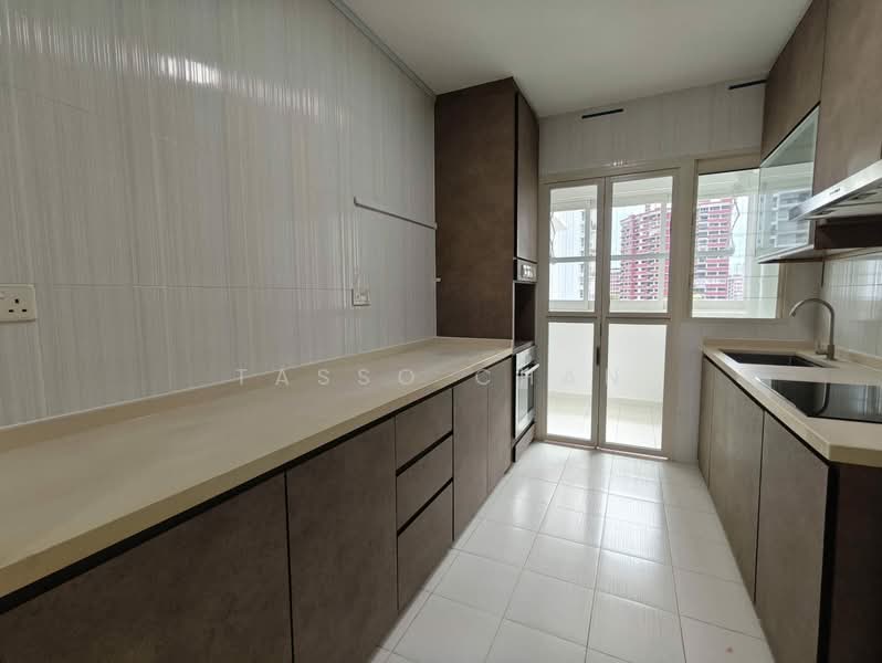 296A Bukit Batok Street 22, 296A Bukit Batok Street 22, 3 Bedrooms, 1,216 sqft, HDB Flat For Rent, by Tasso Chan, 500158027 - Kitchen - PropertyGuru.com.sg